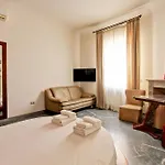 Romantic Studio Apartment At Via Veneto